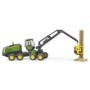 Bruder tractor forestier John Deere 1270G cu un bustean